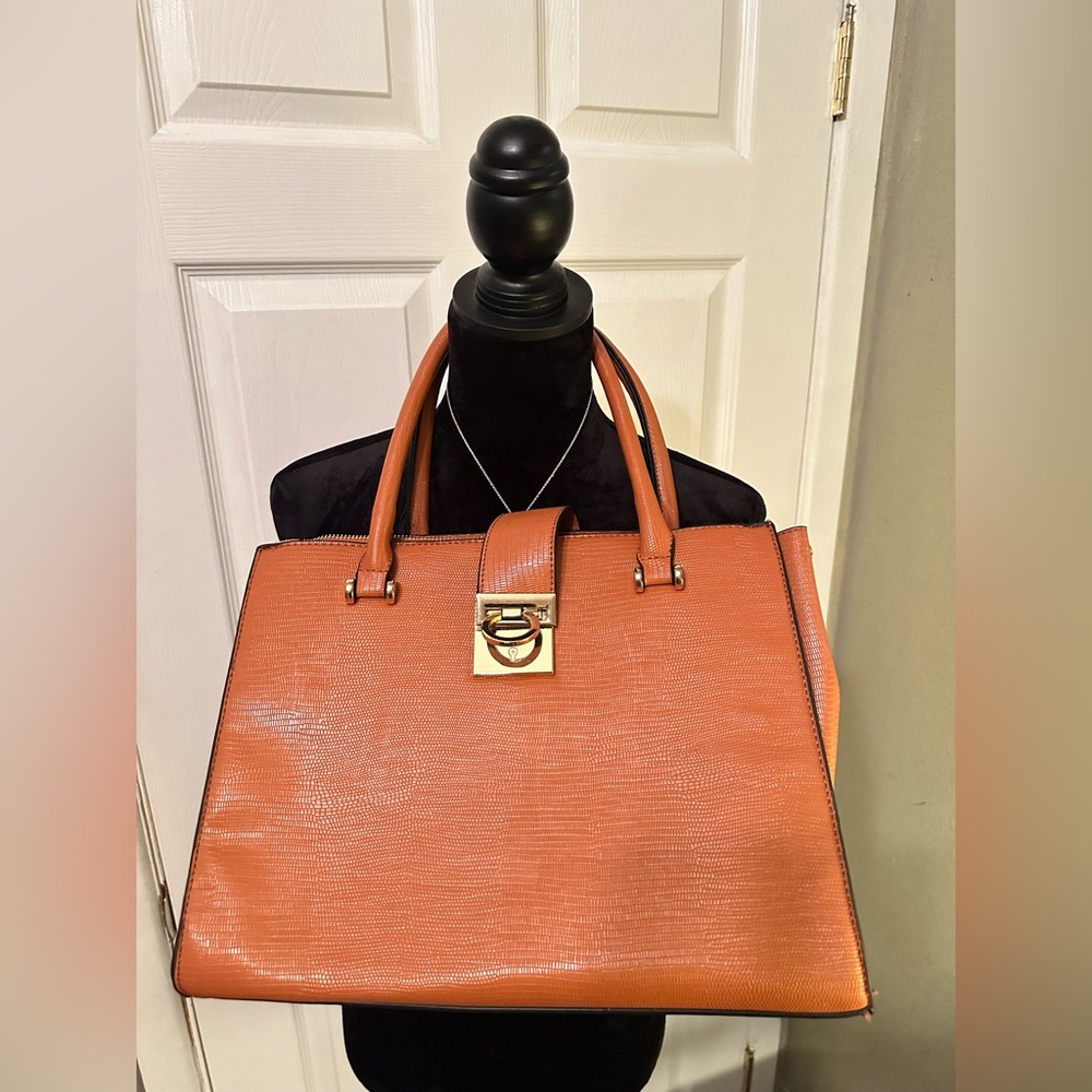 Elegant Tan Handbag